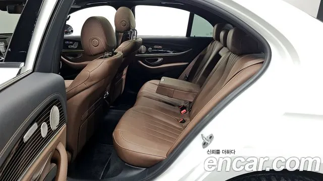 Mercedes-Benz E-Class 2022 thumb 2