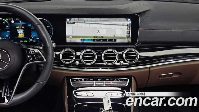 Mercedes-Benz E-Class 2022 thumb 3
