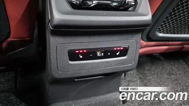 Audi Q6 e-tron 2025 thumb 8