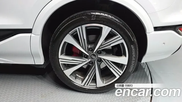 Audi Q6 e-tron 2025 thumb 10