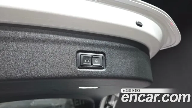 Audi Q6 e-tron 2025 thumb 11
