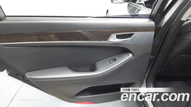 Genesis G80 2018 thumb 2