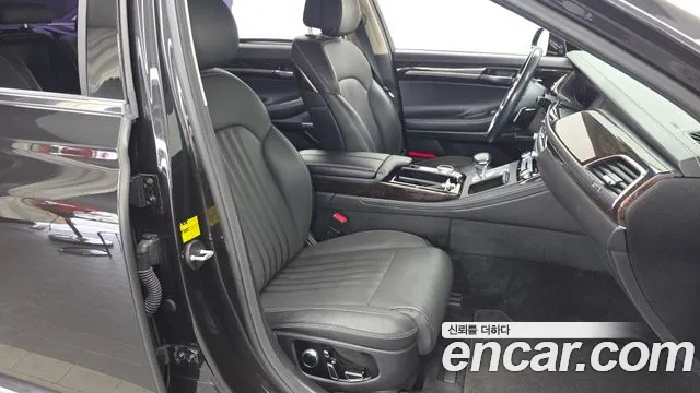 Genesis G90 2018 thumb 5
