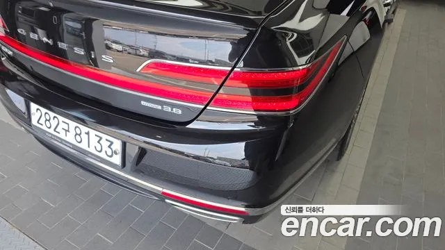 Genesis G90 2018 thumb 12