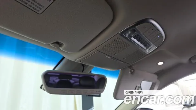Genesis G90 2018 thumb 6
