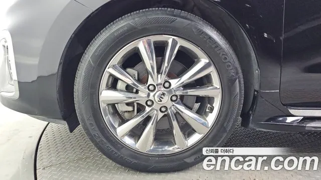 Kia Carnival 2019 thumb 5