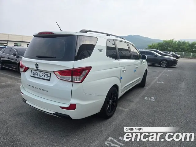 KGM Korando 2016 thumb 2