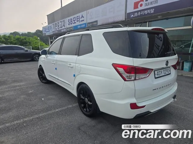 KGM Korando 2016 thumb 12