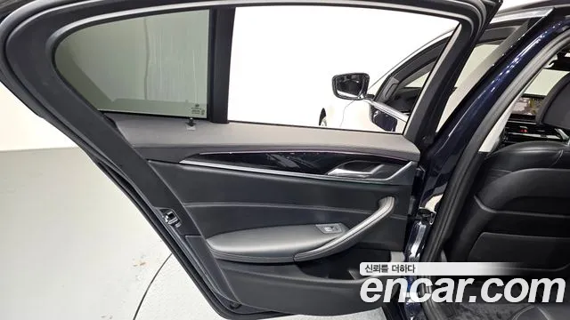 BMW 5 серии 2019 thumb 8