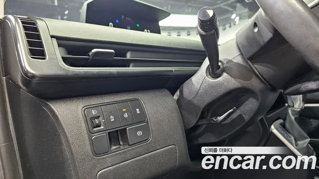 Hyundai Staria 2022 thumb 2