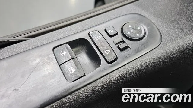 Hyundai Staria 2022 thumb 9