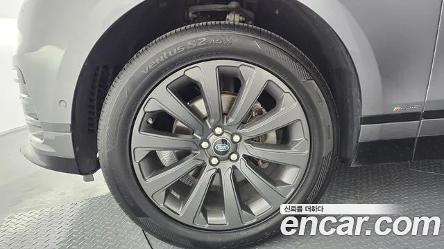 Land Rover Range Rover Velar 2018 thumb 12