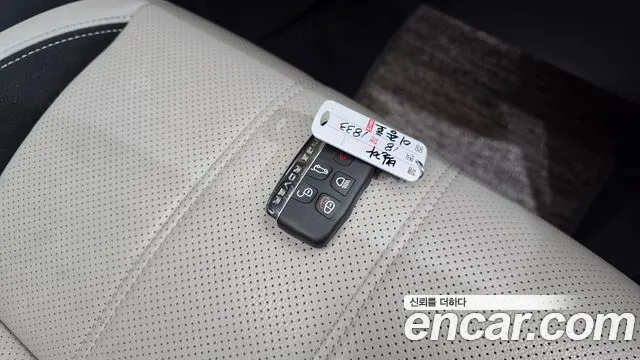 Land Rover Range Rover Velar 2018 thumb 8