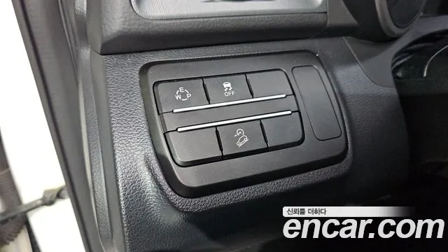KGM TIBOLI 2018 thumb 6