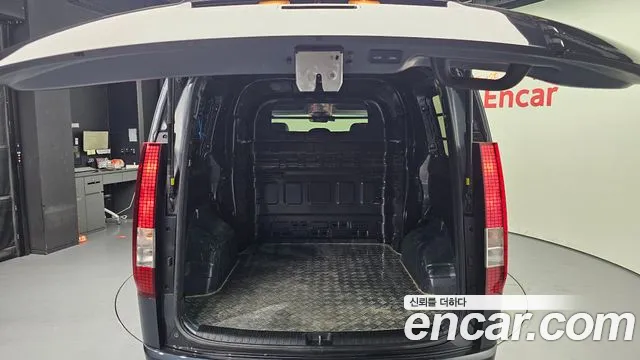 Hyundai Staria 2022 thumb 2