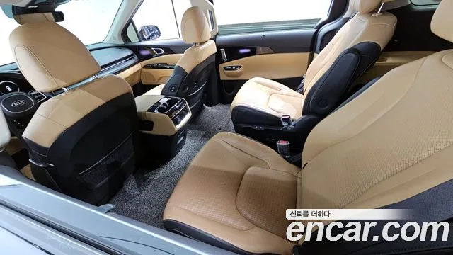 Kia Carnival 2021 thumb 6