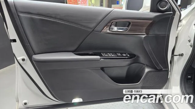 Honda Accord 2017 thumb 6