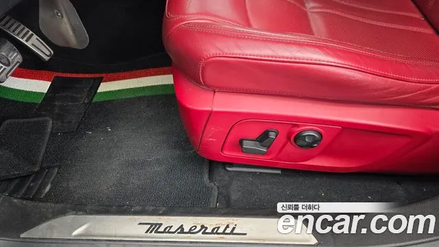 Maserati Levante 2018 thumb 8