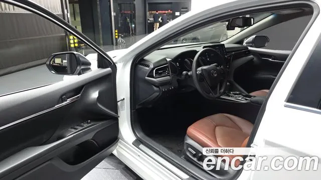 Toyota Camry 2024 thumb 6