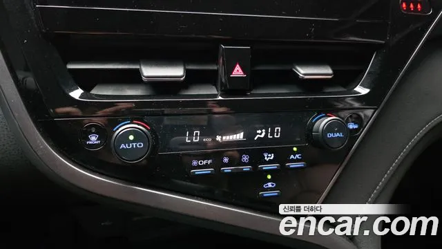 Toyota Camry 2024 thumb 4
