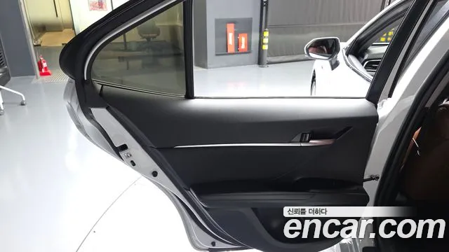Toyota Camry 2024 thumb 3