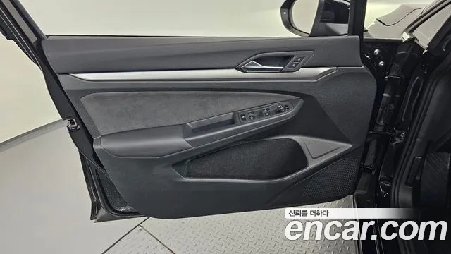 Volkswagen Golf 2025 thumb 11
