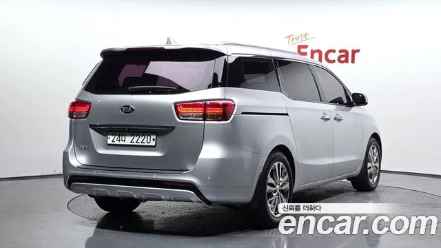 Kia Carnival 2015 thumb 8