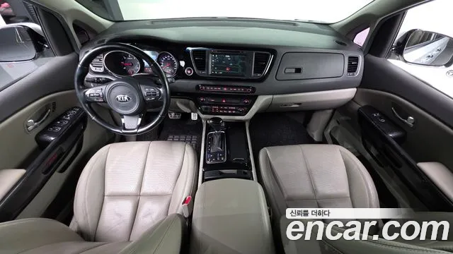 Kia Carnival 2015 thumb 5