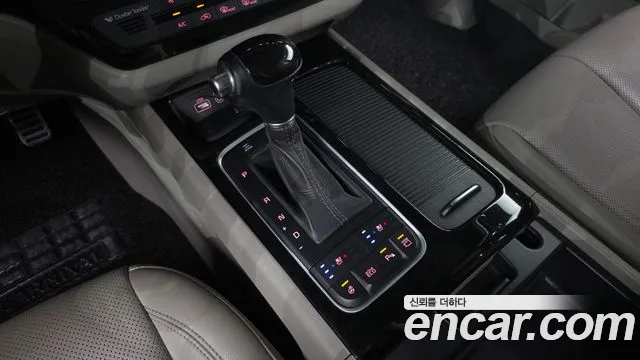 Kia Carnival 2015 thumb 4