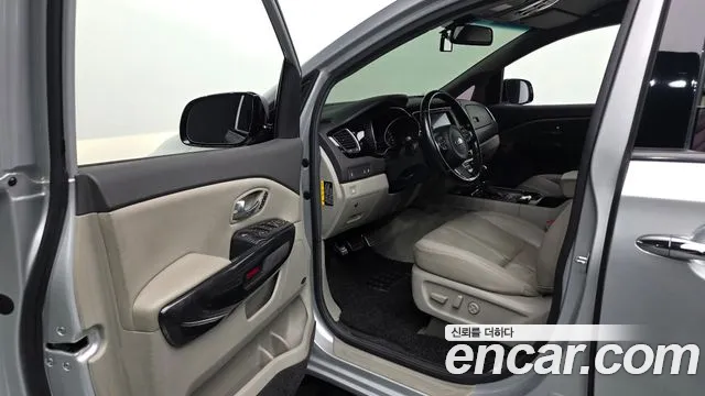 Kia Carnival 2015 thumb 2