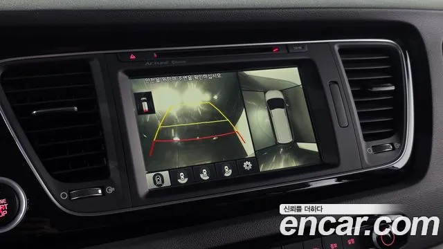 Kia Carnival 2015 thumb 6