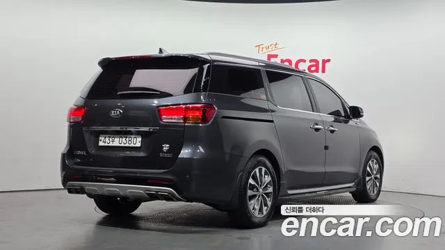 Kia Carnival 2016 thumb 2