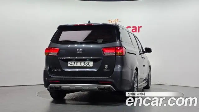 Kia Carnival 2016 thumb 4