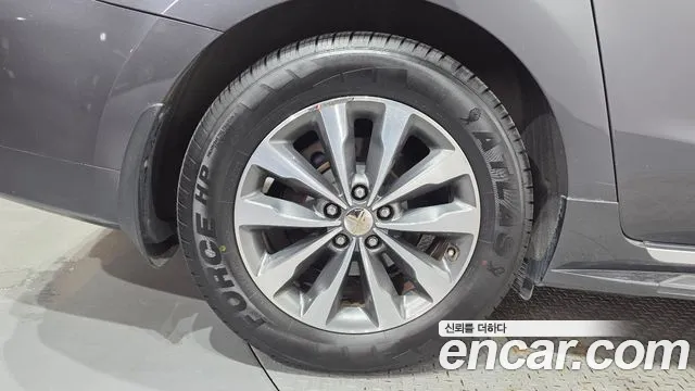 Kia Carnival 2016 thumb 5