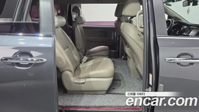 Kia Carnival 2016 thumb 11