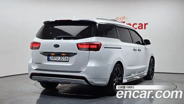 Kia Carnival 2016 thumb 2