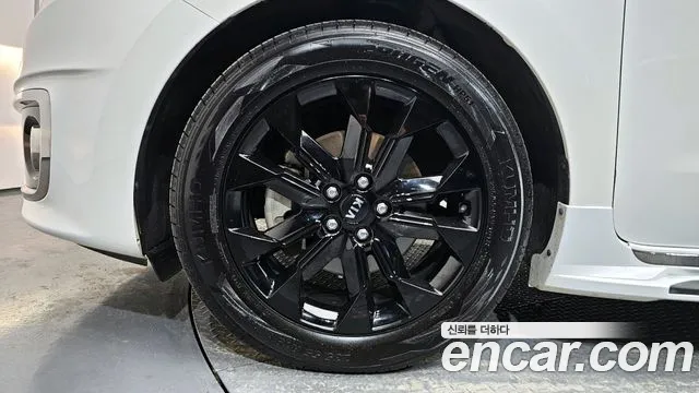 Kia Carnival 2016 thumb 6