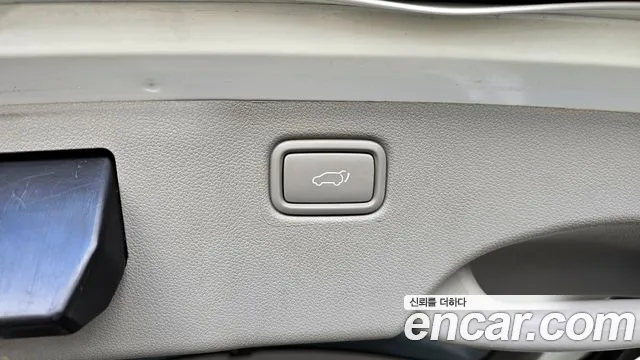 Kia Carnival 2016 thumb 10