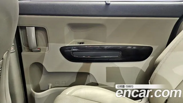 Kia Carnival 2016 thumb 9