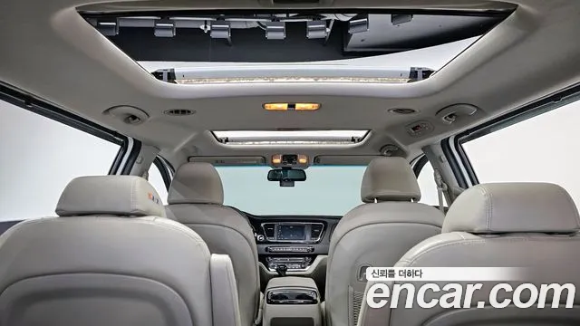 Kia Carnival 2016 thumb 4