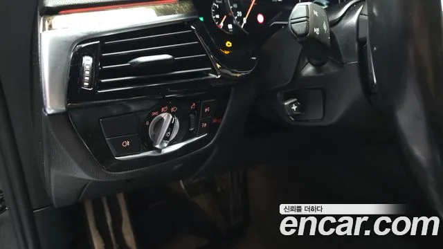 BMW 6 серии Gran Turismo 2018 thumb 8