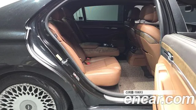 Genesis G90 2019 thumb 12