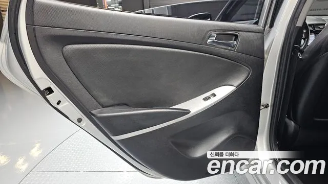 Hyundai Accent 2013 thumb 6