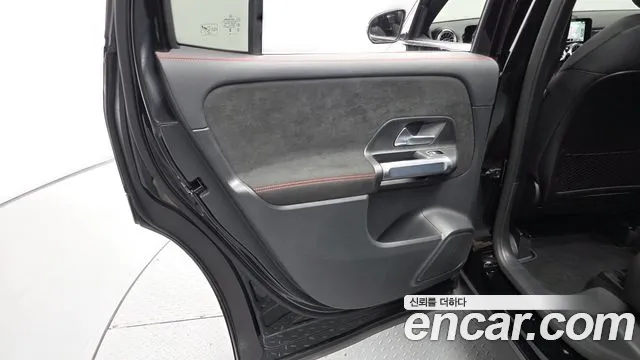 Mercedes-Benz GLB 2023 thumb 2