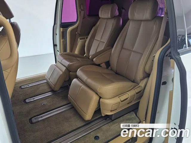 Kia Carnival 2016 thumb 5