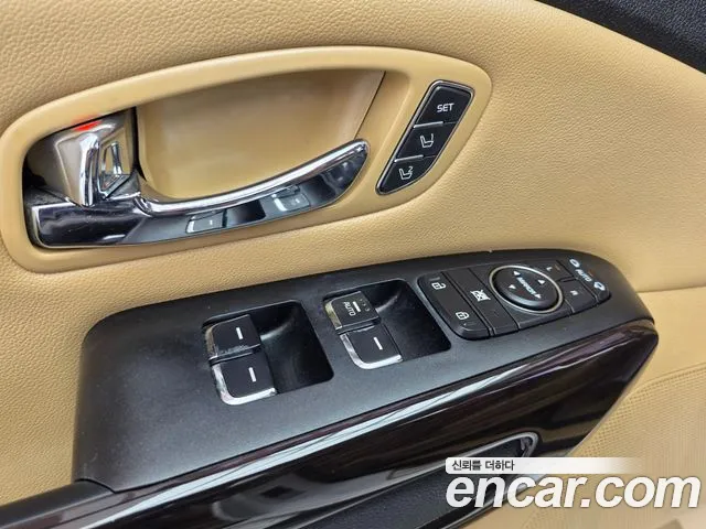 Kia Carnival 2016 thumb 11