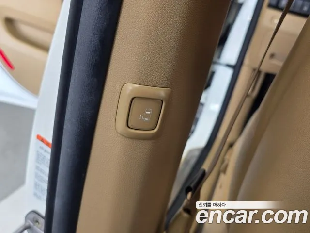 Kia Carnival 2016 thumb 8