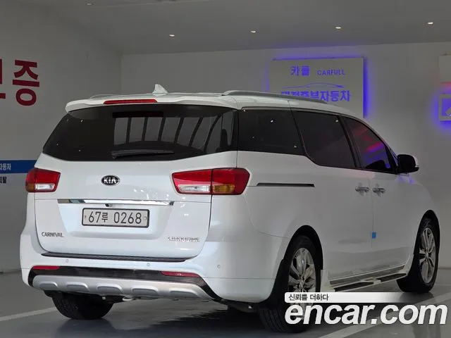 Kia Carnival 2016 thumb 10