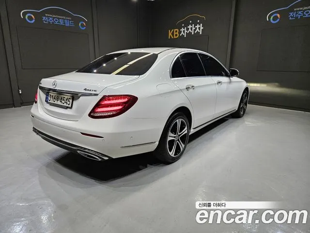 Mercedes-Benz E-Class 2018 thumb 4