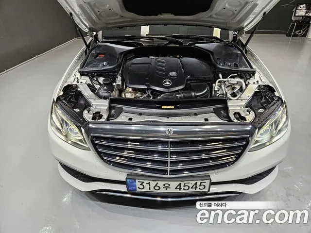 Mercedes-Benz E-Class 2018 thumb 6
